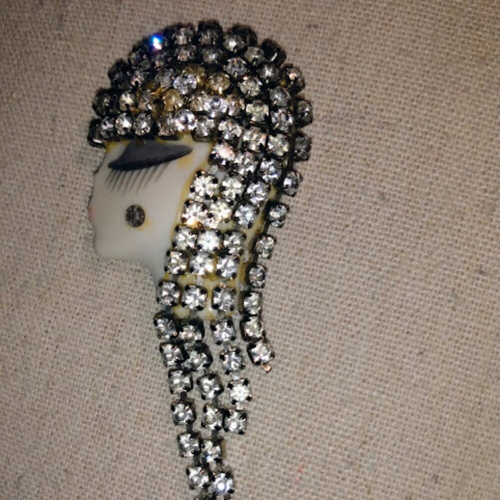 Vintage art deco rhinestone lady head flapper brooch.